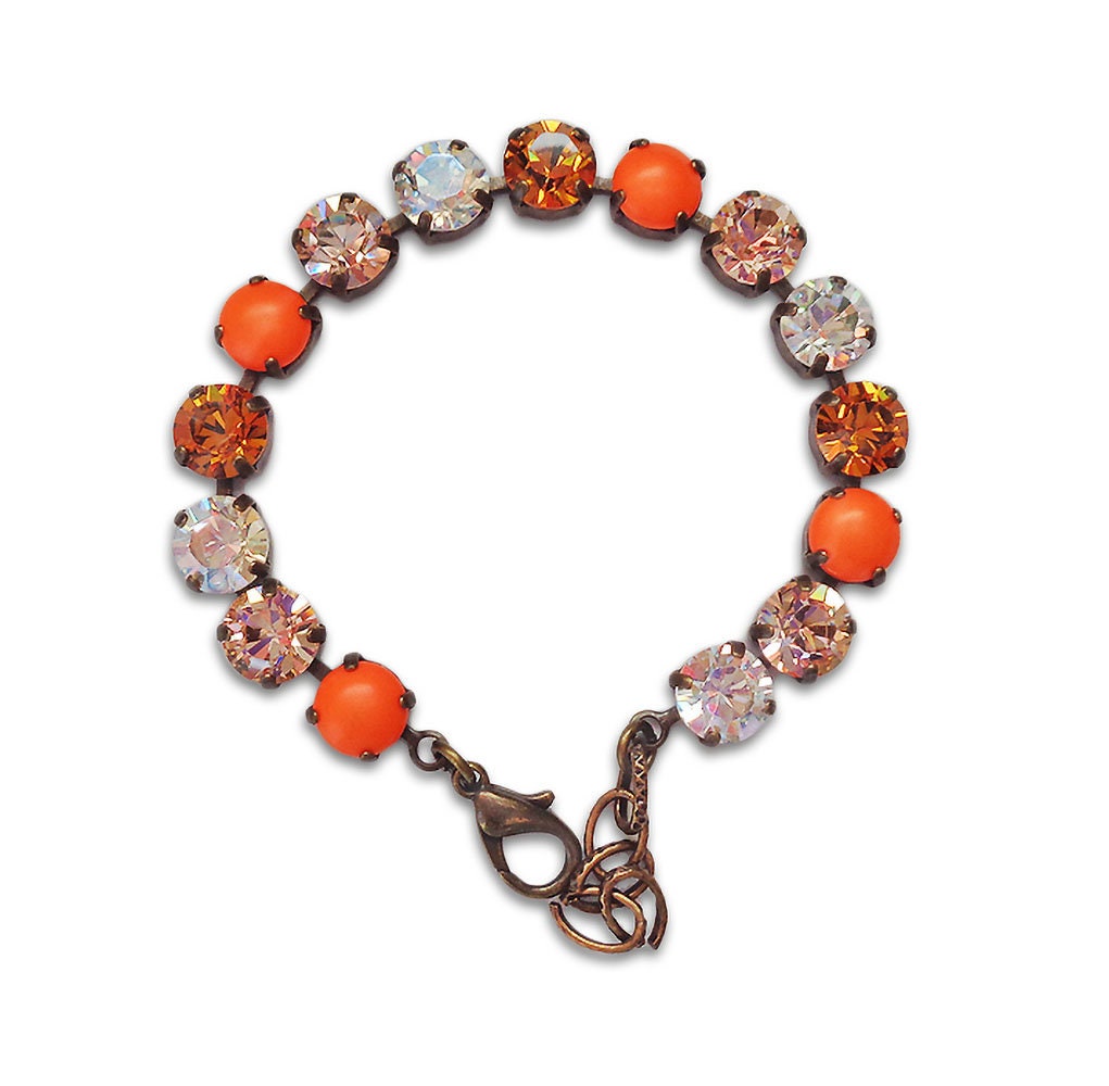 Bracelet style tennis en cristal Swarovski 8 mm avec pierres fantaisie multicolores topaze, cristal transparent et perles orange fluo.