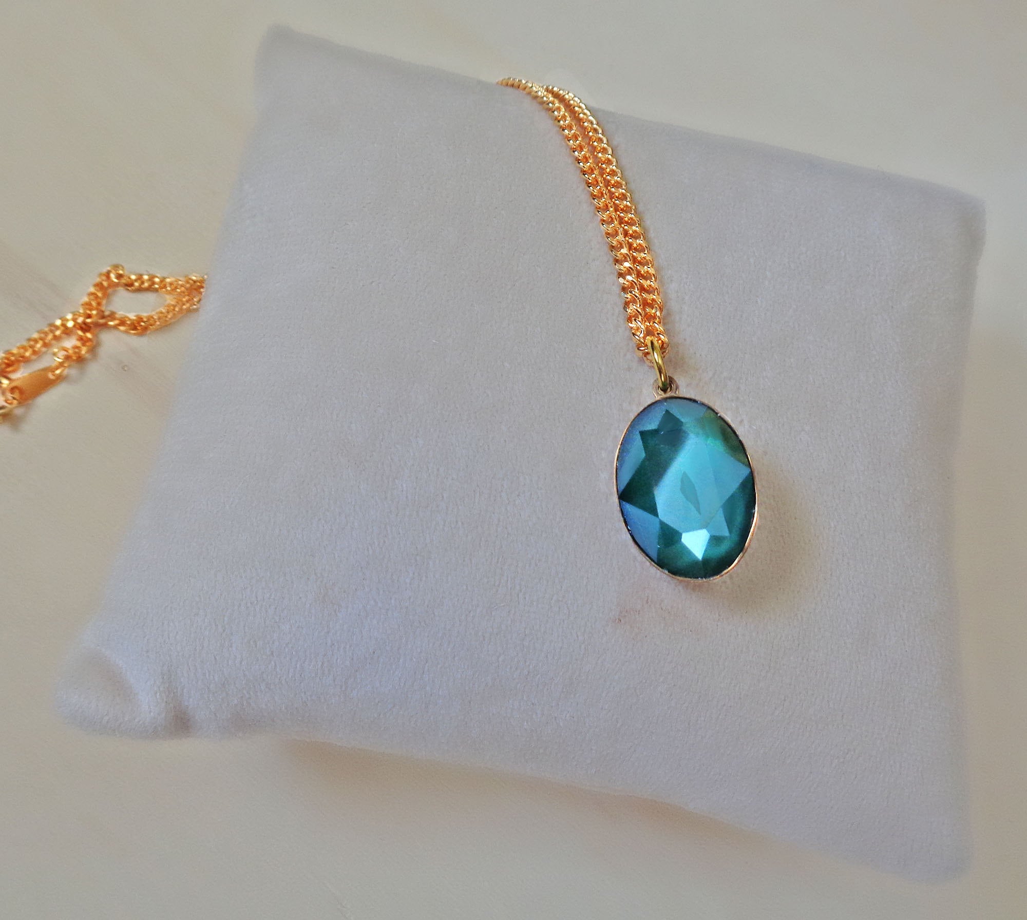 Crystal oval drop  pendant necklace,royal green