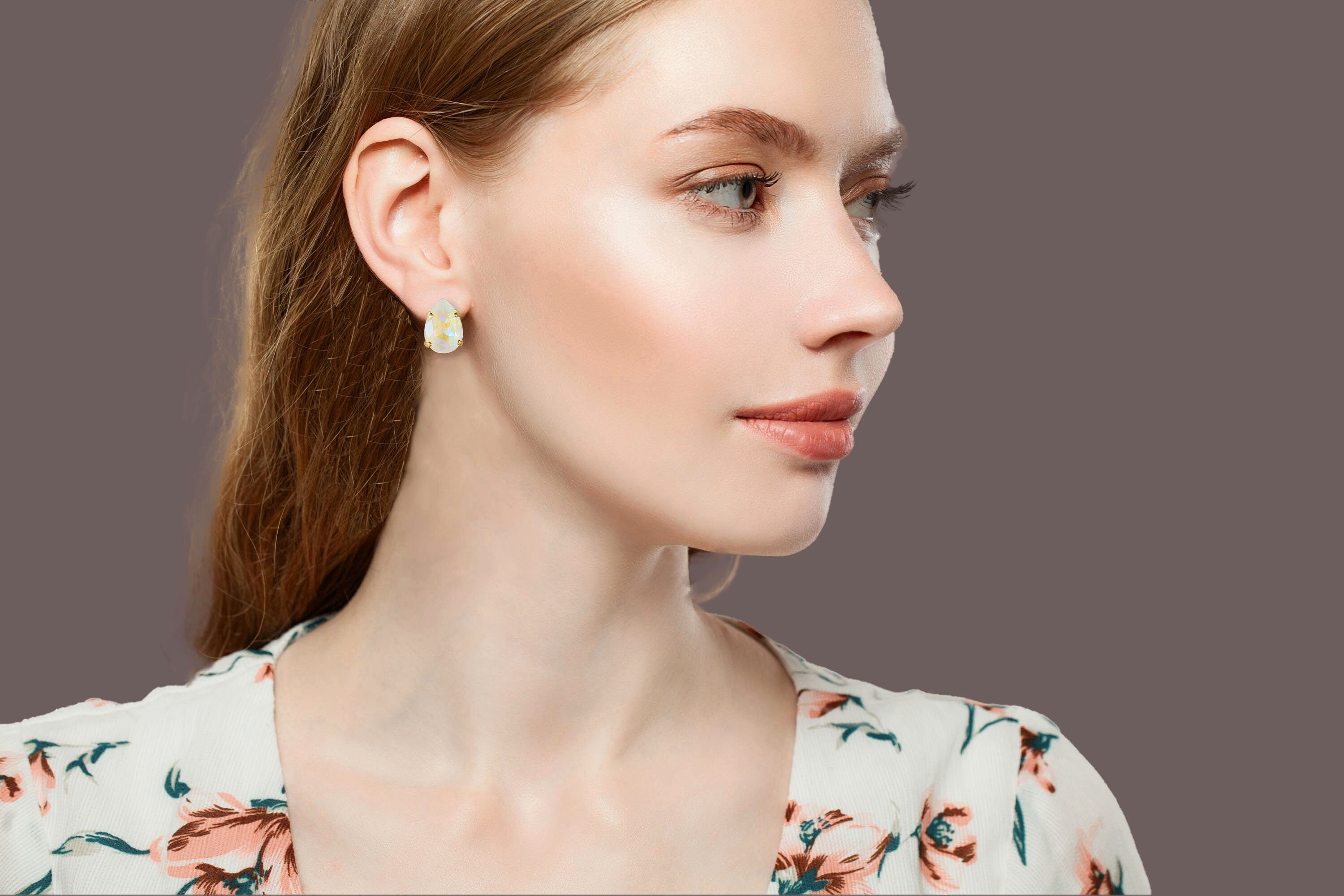 Crystal pear stud earrings light grey delite,yellow gold