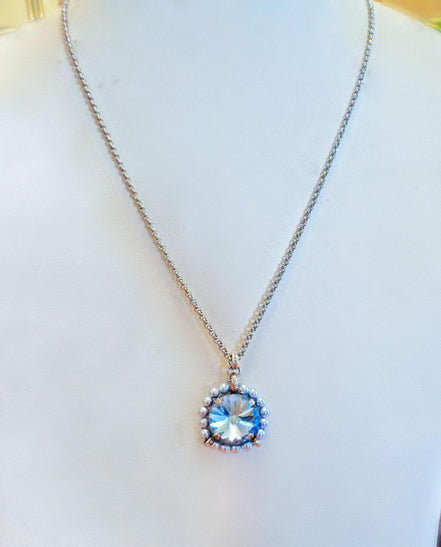 Crystal and pearl round pendant necklace aquamarine