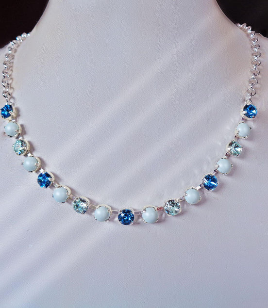 Collier en cristaux et perles Swarovski, bleu glacier, bleu pastel, plaqué argent brillant