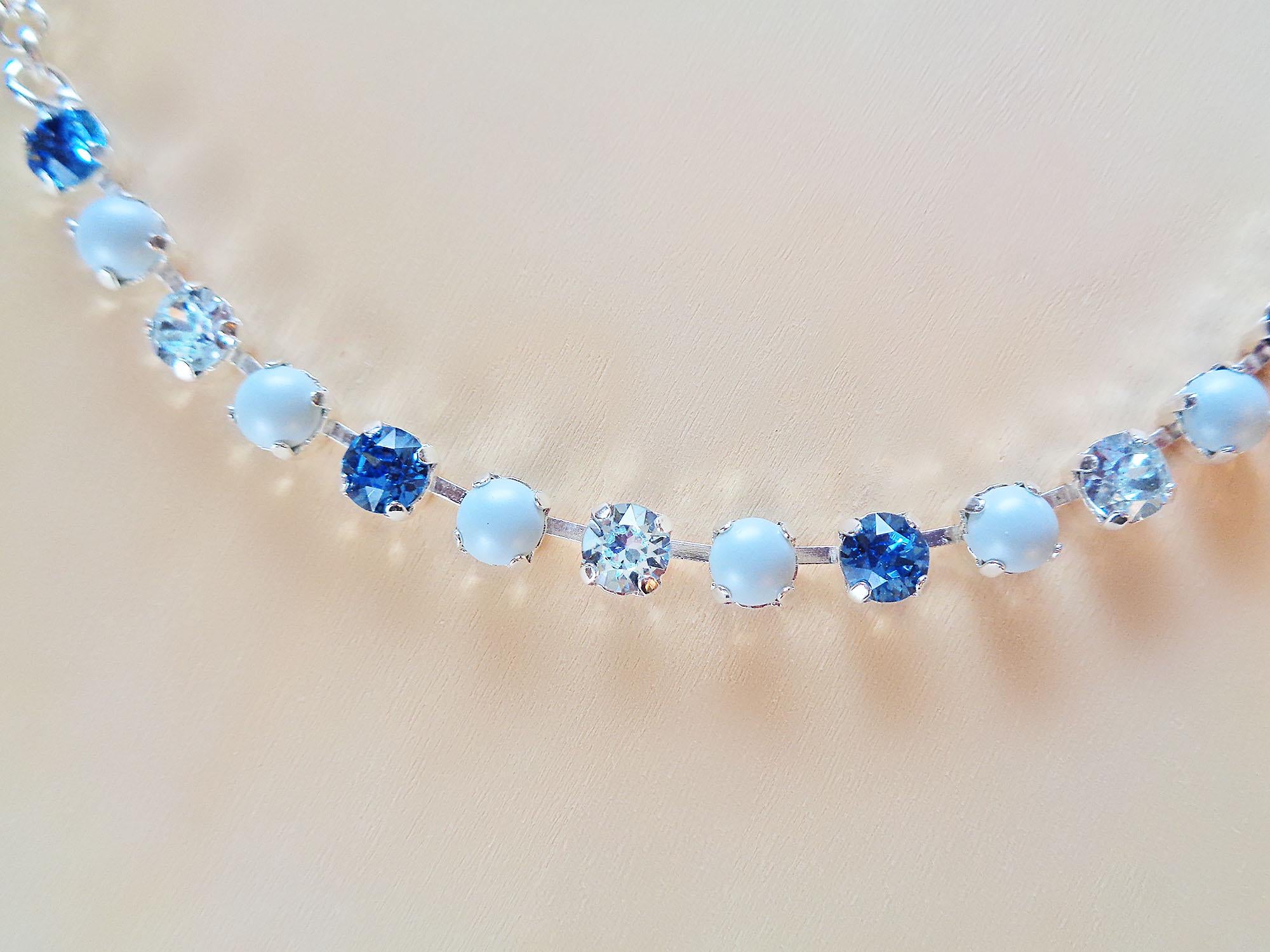 Collier en cristaux et perles Swarovski, bleu glacier, bleu pastel, plaqué argent brillant