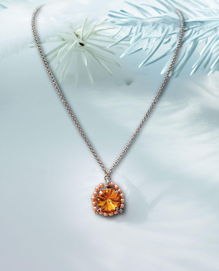 Crystal and pearl round pendant necklace topaz