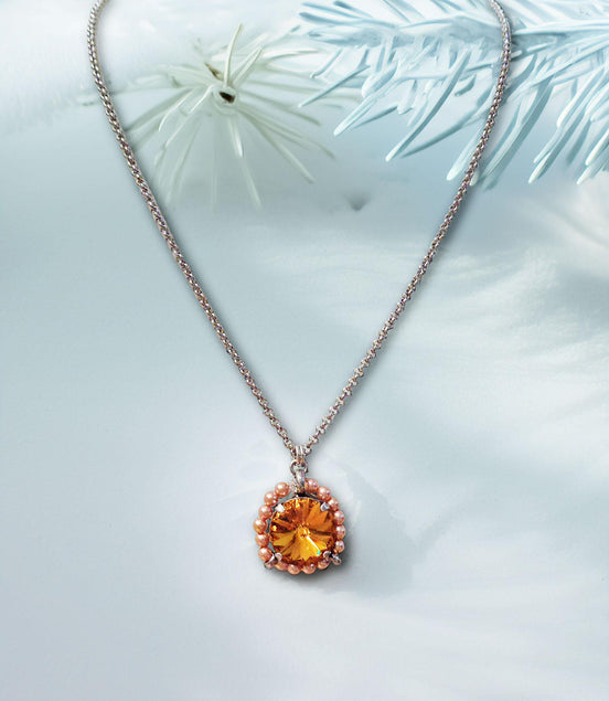 Crystal and pearl round pendant necklace topaz