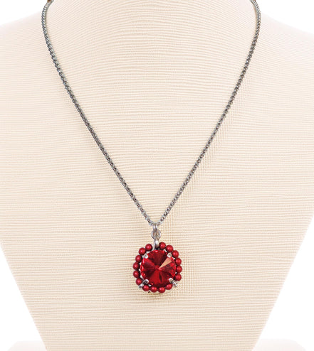 Crystal and pearl round pendant necklace red siam