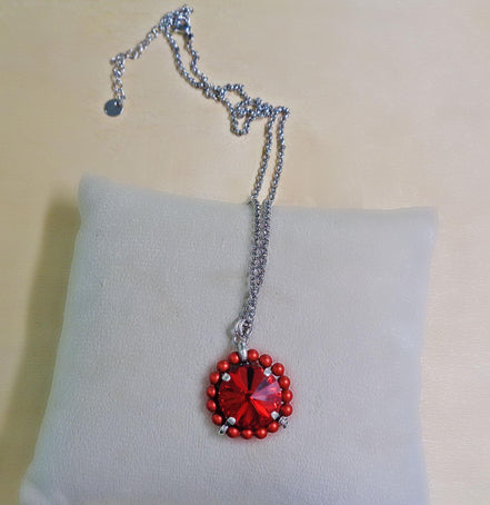 Crystal and pearl round pendant necklace red siam
