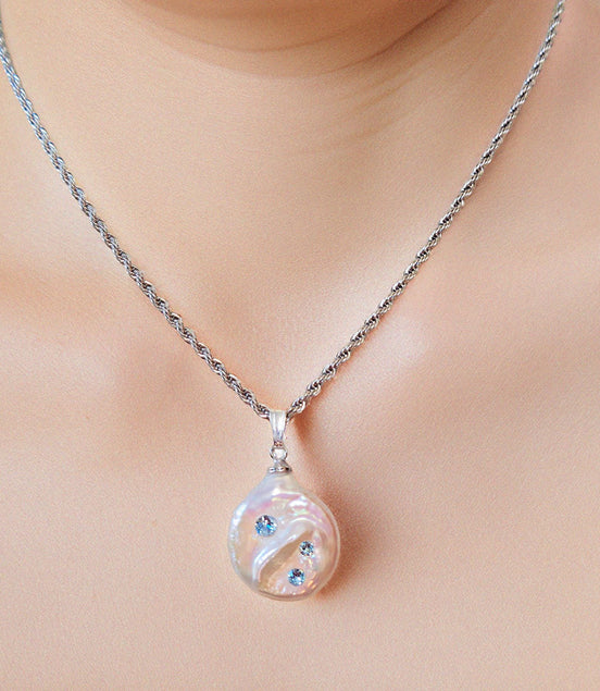 Collier pendentif en perles d'eau douce irrégulières AA, avec strass Swarovski aigue-marine